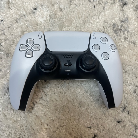 SOLD! Sony PS5 l New Condition Original Packaging 825GB - Picture 7 of 14